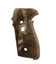 Střenky KSD Sig Sauer P228/229 ořech se stříbrným motivem 4