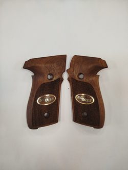 Střenky KSD Sig Sauer P228/229 ořech se stříbrným logem 2