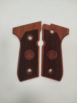 Střenky KSD Beretta 92 rosewood s logem 2