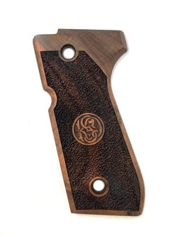 Střenky KSD Beretta 92 ořech s logem 4