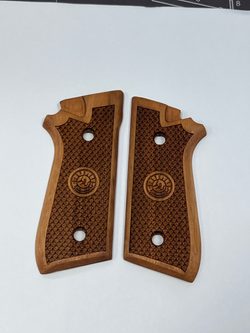 Střenky KSD Taurus PT-92, PT-99, PT-100, PT-101 s decocker ořech s logem