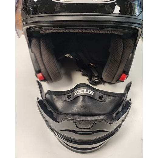 ZEUS PŘILBA ZS-611A GLOSS BLACK + ODNÍMATELNÁ BRADA