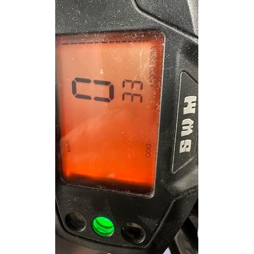 SWM RS 300 R EURO 4 WHITE/RED - PŘEDVÁDĚCÍ STROJ - 33KM - PLNÁ ZÁRUKA