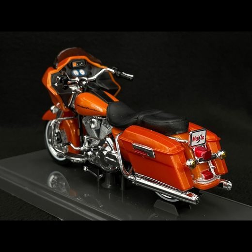 MAISTO HARLEY-DAVIDSON 2002 FLTR ROAD GLIDE 1:18