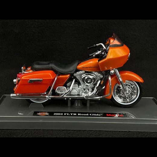 MAISTO HARLEY-DAVIDSON 2002 FLTR ROAD GLIDE 1:18