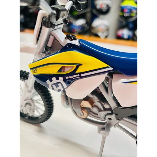 MAISTO HUSQVARNA FE 501 1:12 WHITE/BLUE