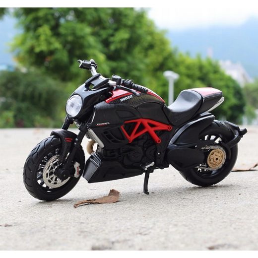 MAISTO DUCATI DIAVEL CARBON RED/BLACK 1:18