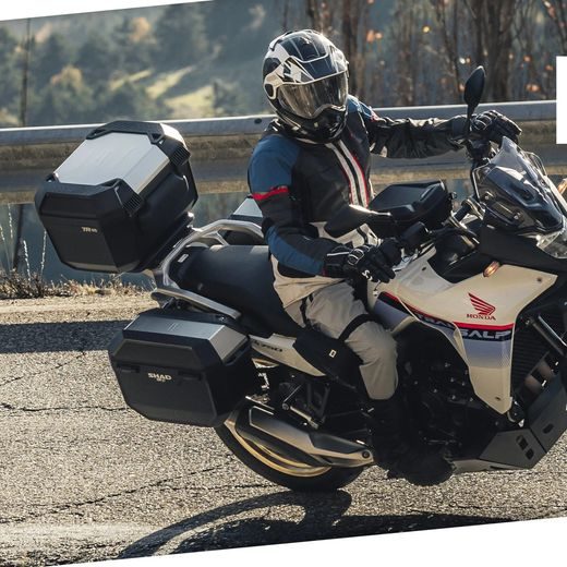 BOČNÍ KUFRY NA MOTORKU SHAD TR27 D0TR27200 HLINÍK (PÁR)