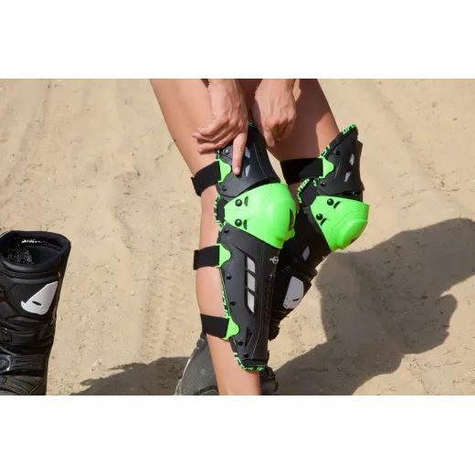 UFO CRYPTON CHRÁNIČ KOLEN A HOLENÍ KP13002 BLACK / GREEN