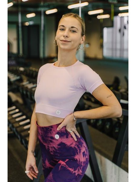 Sportovní tričko Fitko je láska - fialové s dírou jako hrom na zádech