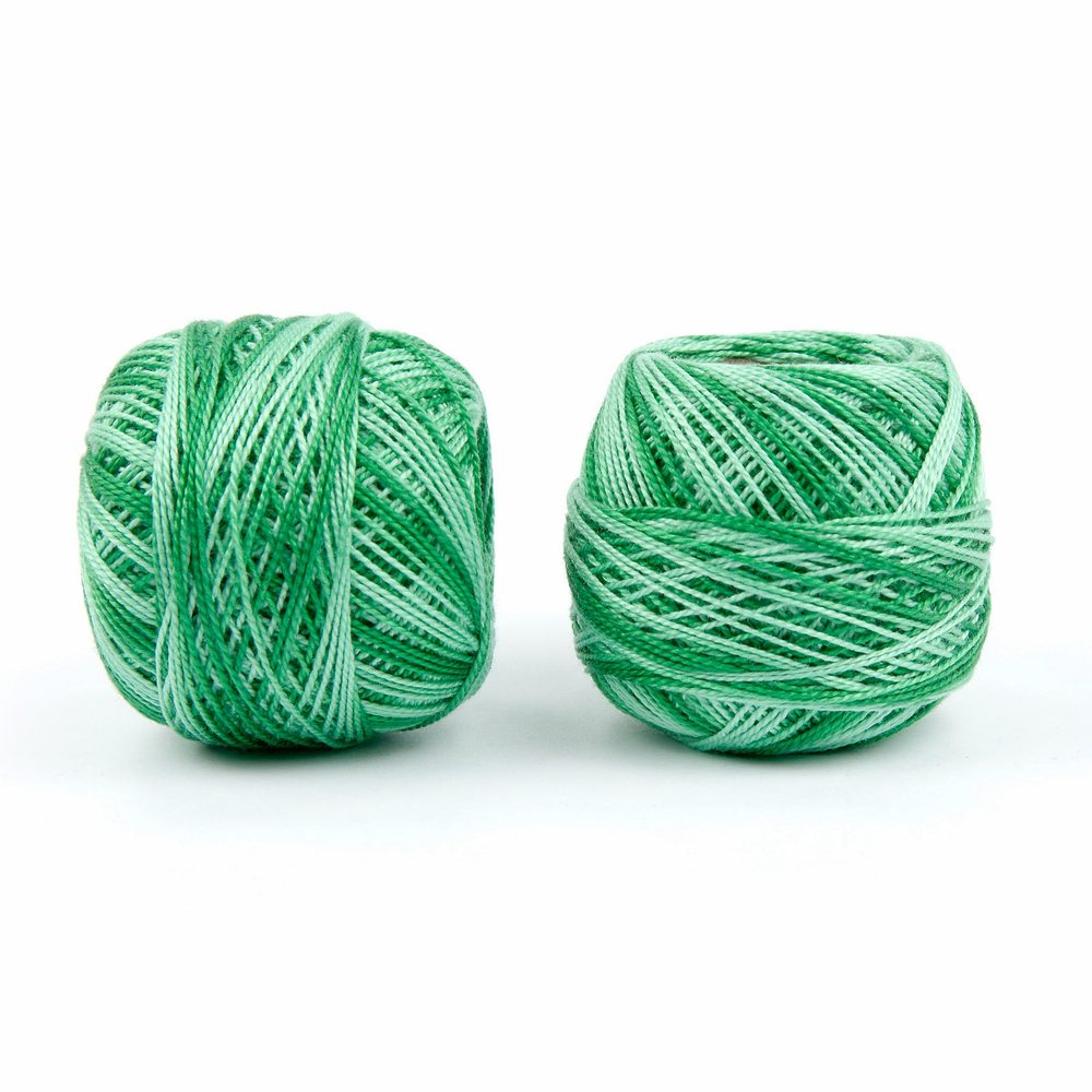 Háčkovací a vyšívací příze perlovka 85m ombre zelená - 1 ks