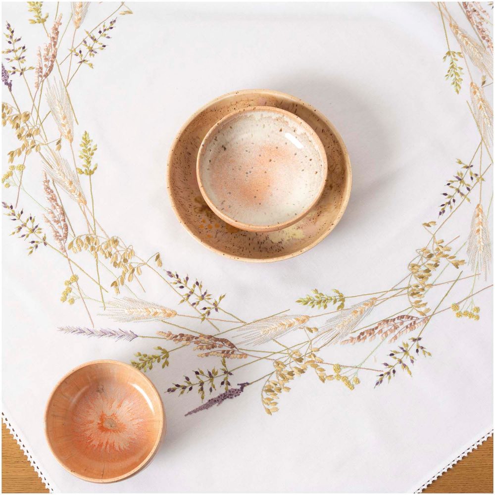 Rico Design Sada na vyšívání ubrusu 95x95cm s motivem věnce z obilí - 1 sada