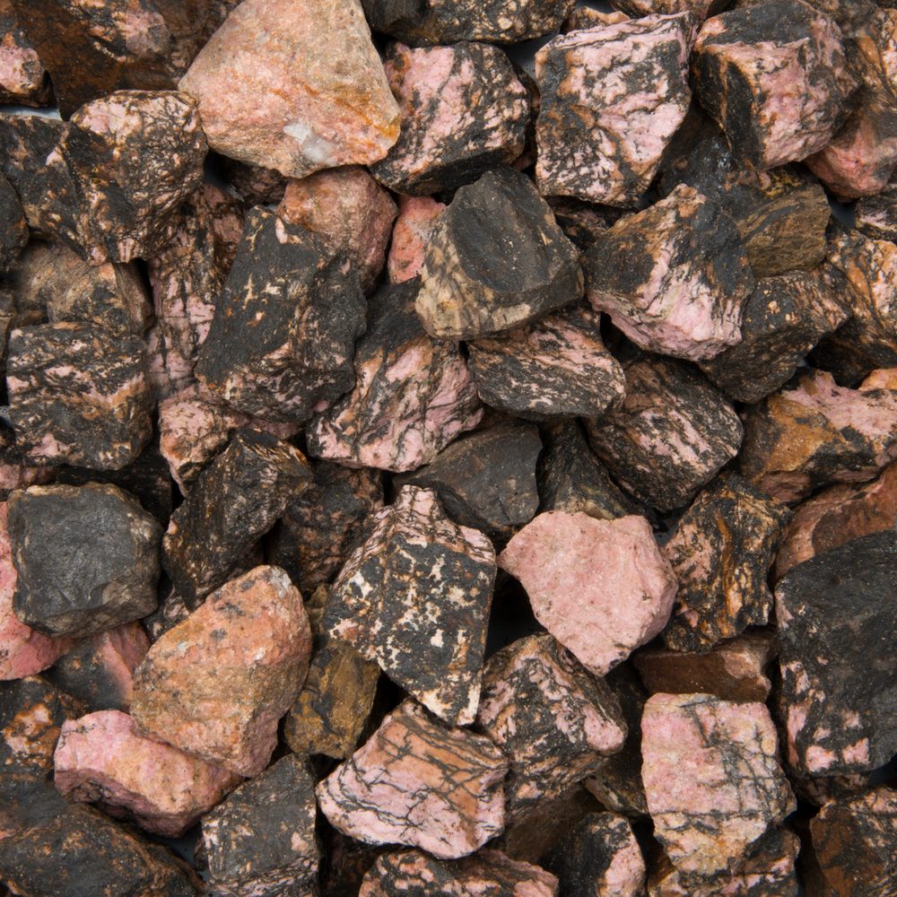 Surový minerál Rodonit 35-80 mm 1-2ks - 5 balení