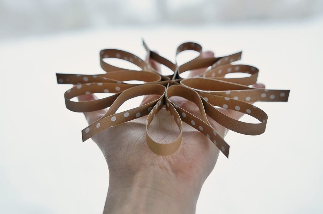 Návod na výrobu děrované hvězdy z papíru