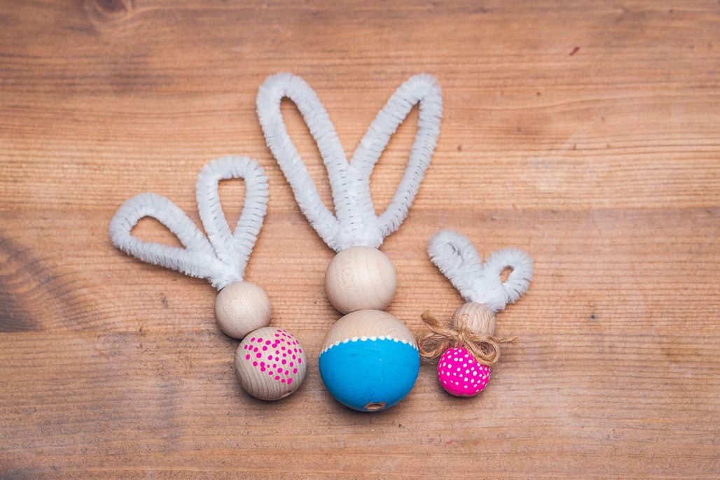 Návod na výrobu zaječí rodinky z dřevěných korálků