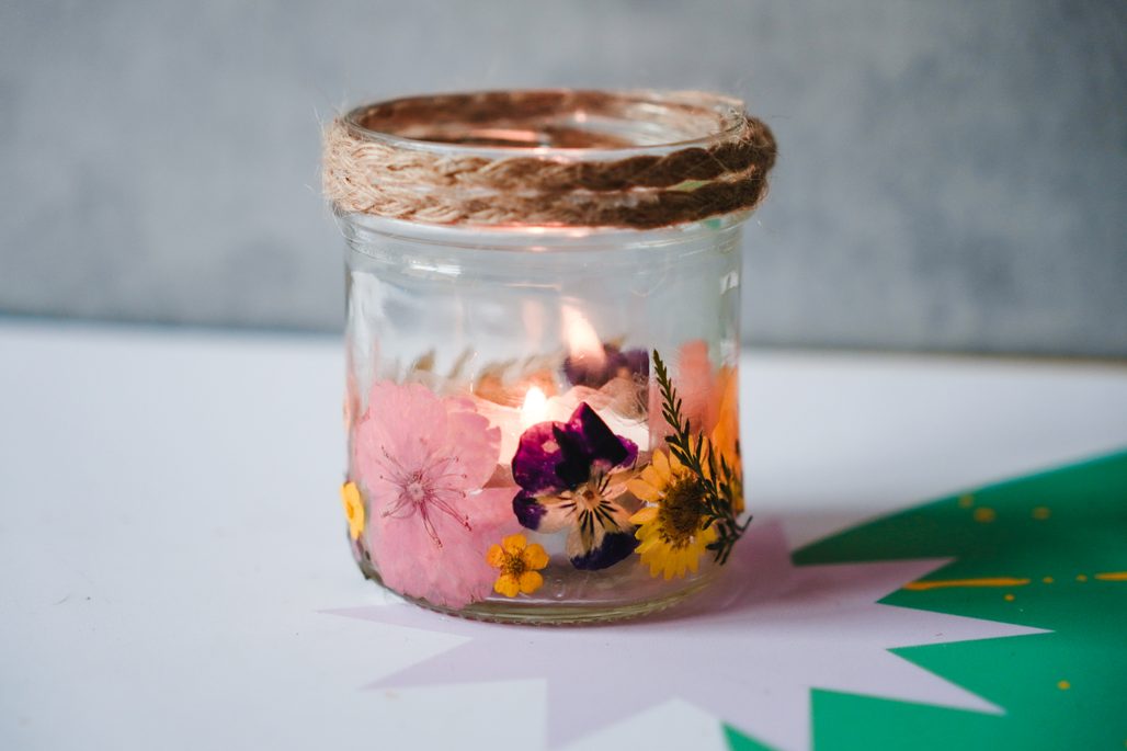Návod na výrobu svícínku se sušenými kytkami