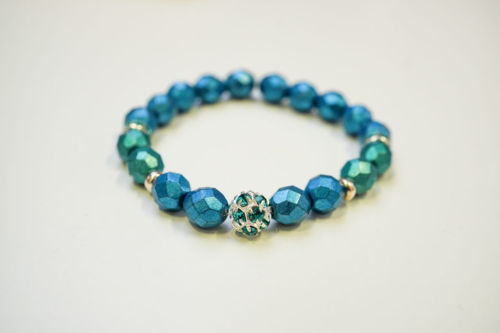 Návod na výrobu náramku se štrasovou kuličkou