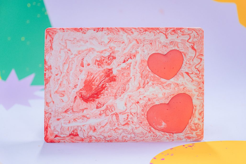 Návod na výrobu Jesmonite tácku s plastickými srdíčky