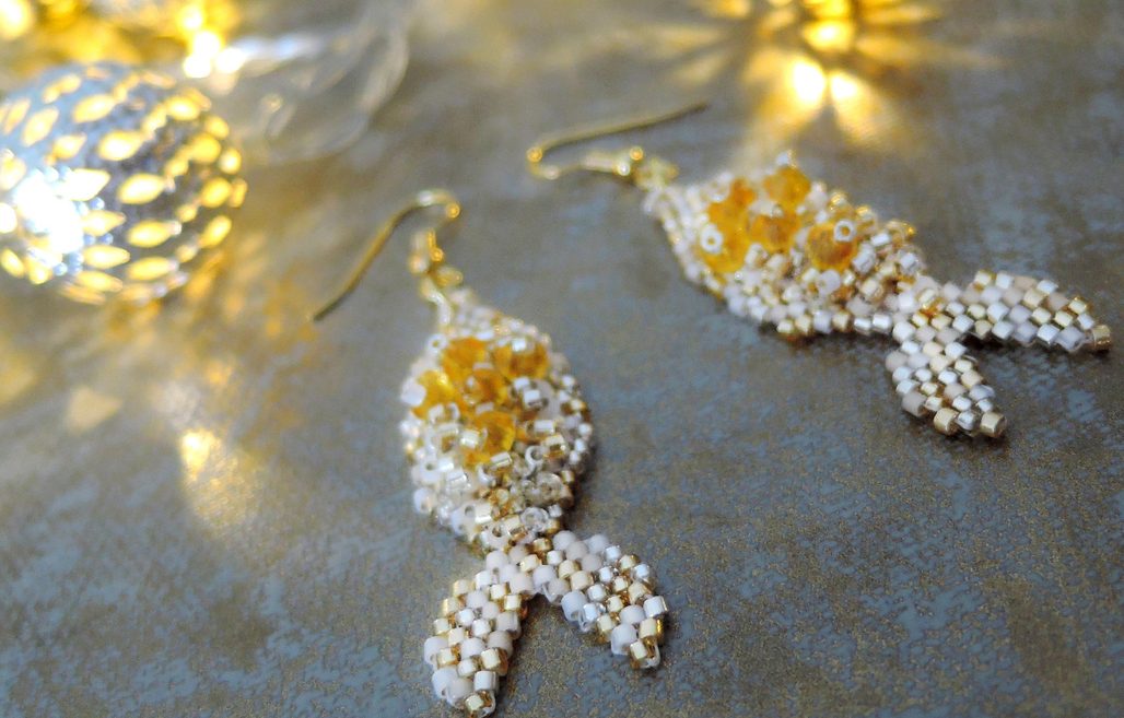 Návod na výrobu náušnic se zlatou rybkou