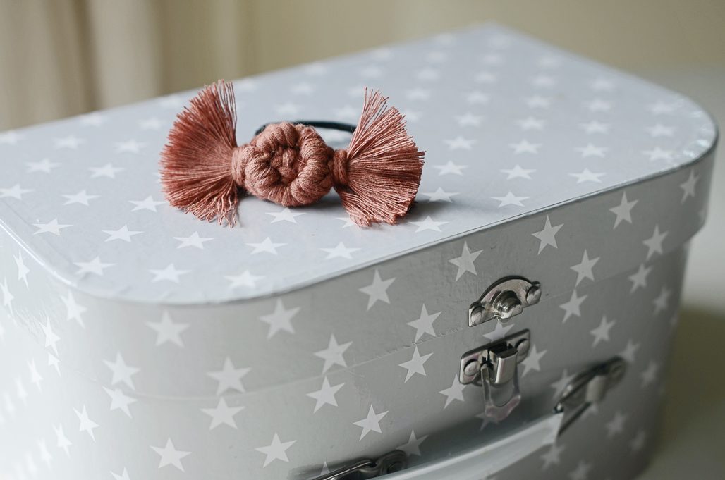 Návod na výrobu macramé gumičky - bonbon