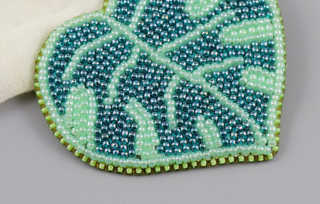 Návod na výrobu brože Monstera