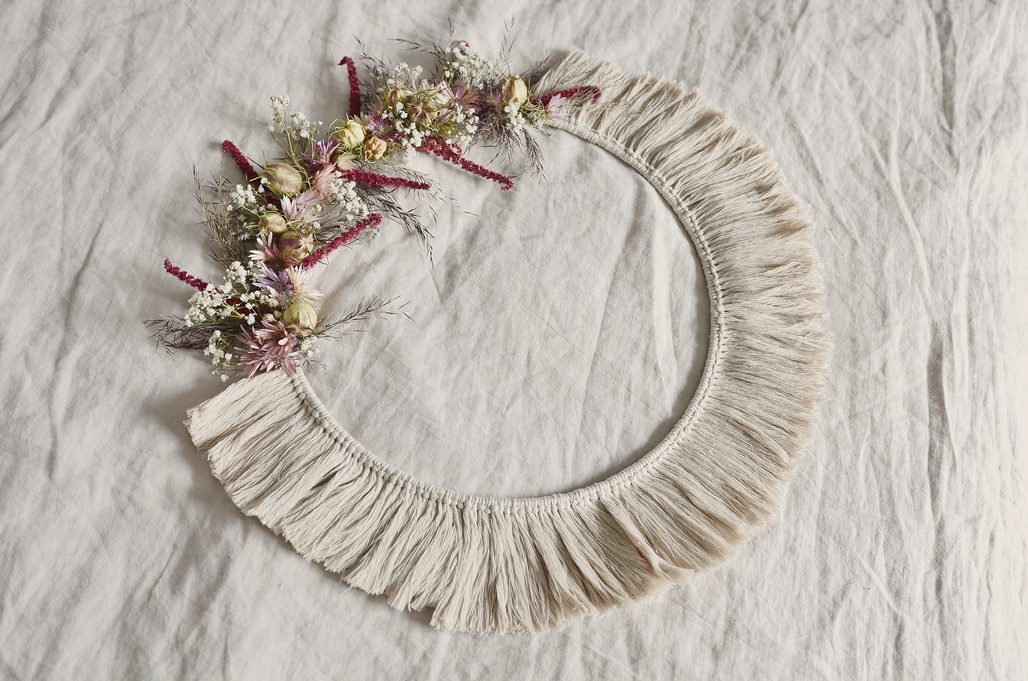 Návod na výrobu macramé věnce se sušeným kvítím