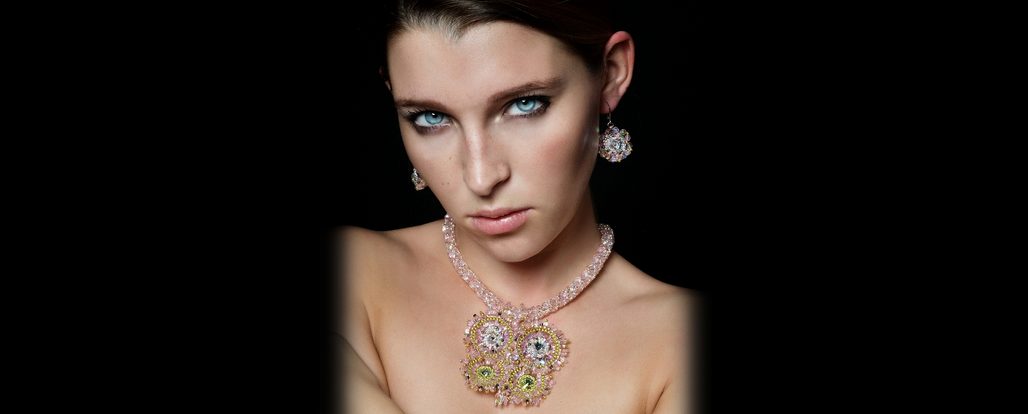 Společnýma rukama - autorky: Marie Mary's Šimánková