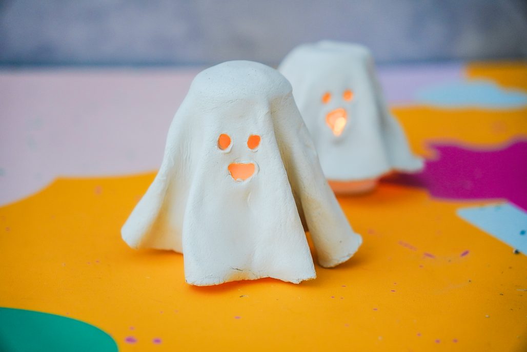 Duch ze samotvrdnoucí hmoty