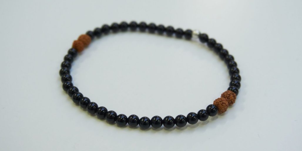 Návod na výrobu pánského náramku s minerály a rudrakshou 2