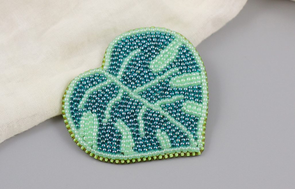 Návod na výrobu brože Monstera