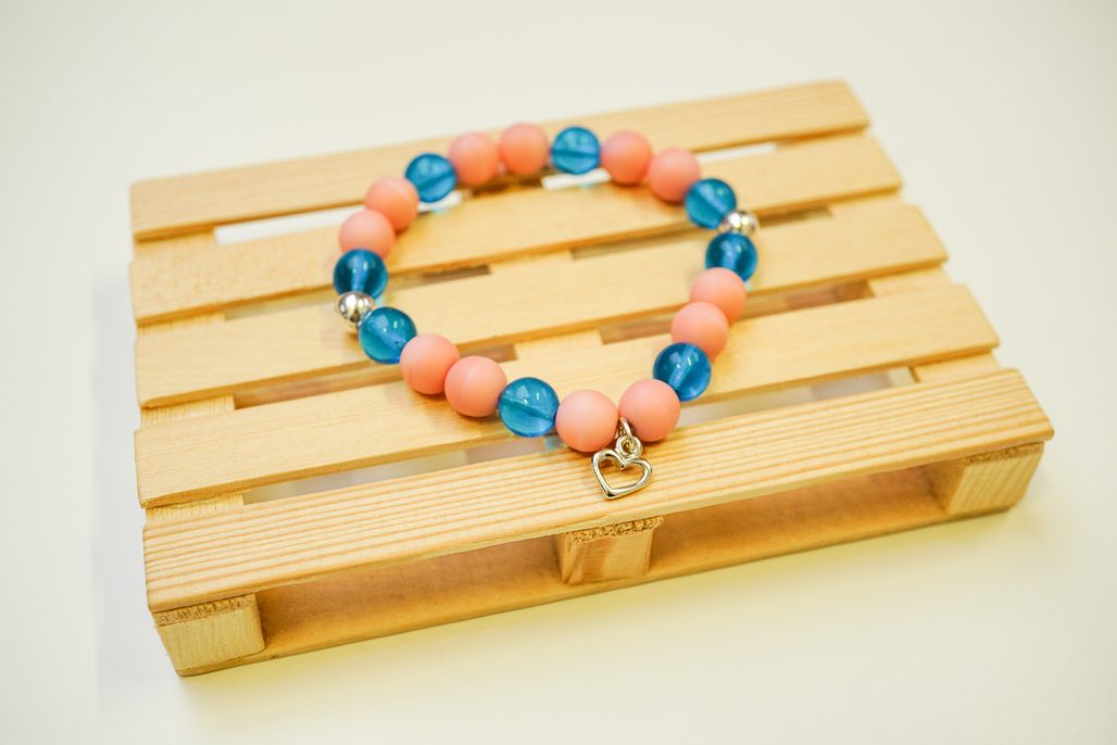 Návod na výrobu meruňkovýho náramku s TierraCast srdíčkem