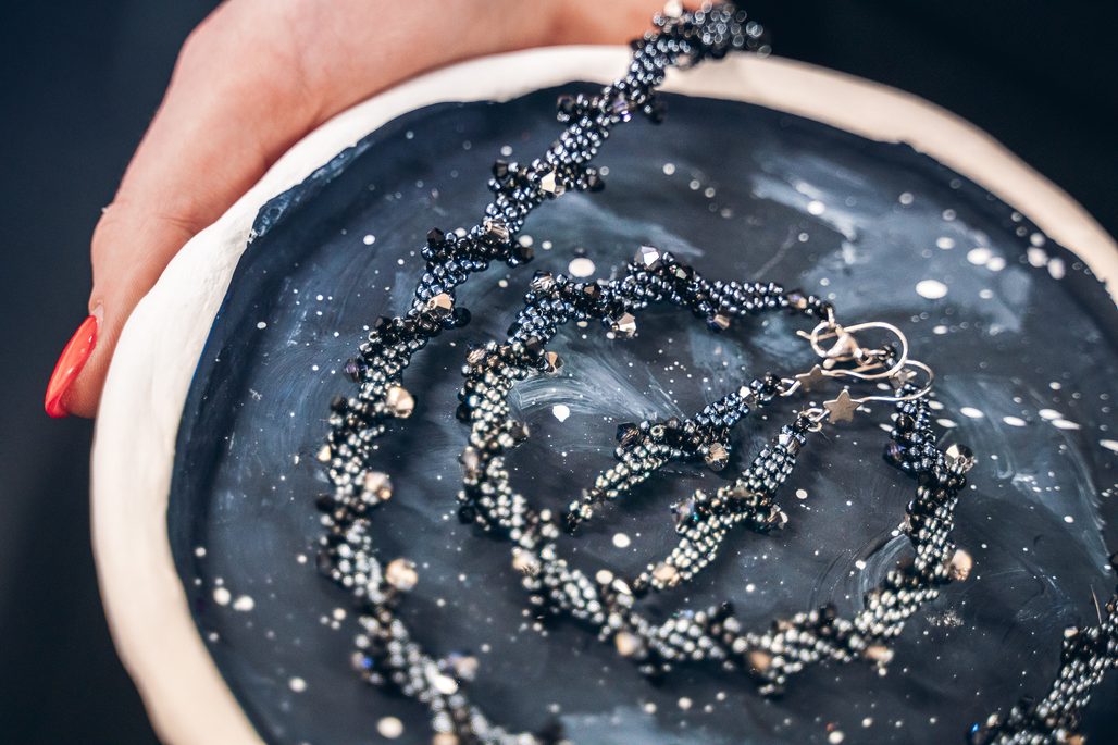 Návod na výrobu černého třpytu