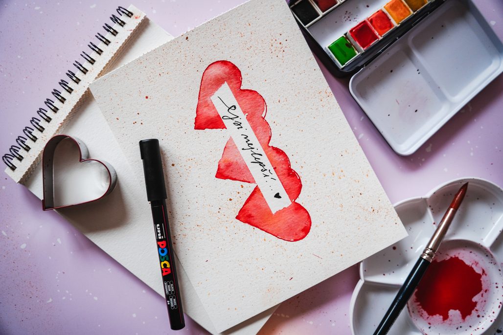 Návod na výrobu přáníčka se srdíčky akvarelem