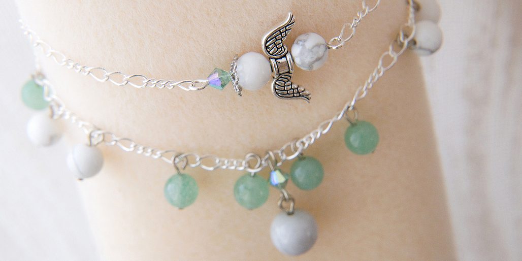 Minerálový náramek s andílkem