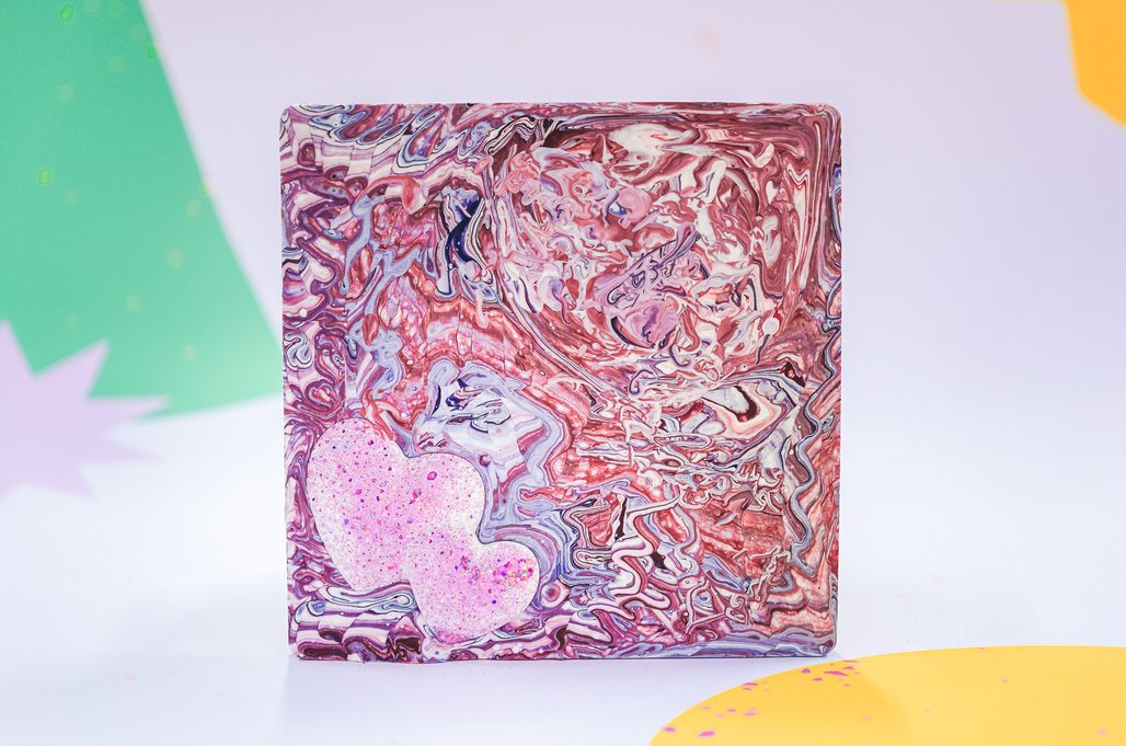 Návod na výrobu Jesmonite tácku s plastickými srdíčky