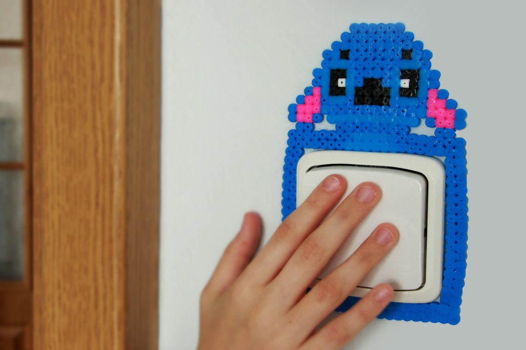 Příšerka jako rámeček na vypínač