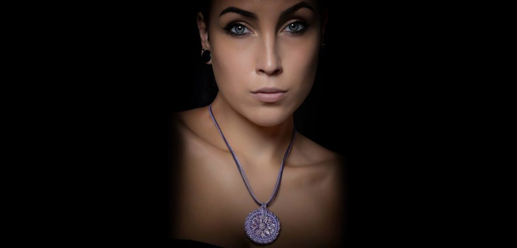 Společnýma rukama - autorky: Veronika Vercini Indráková