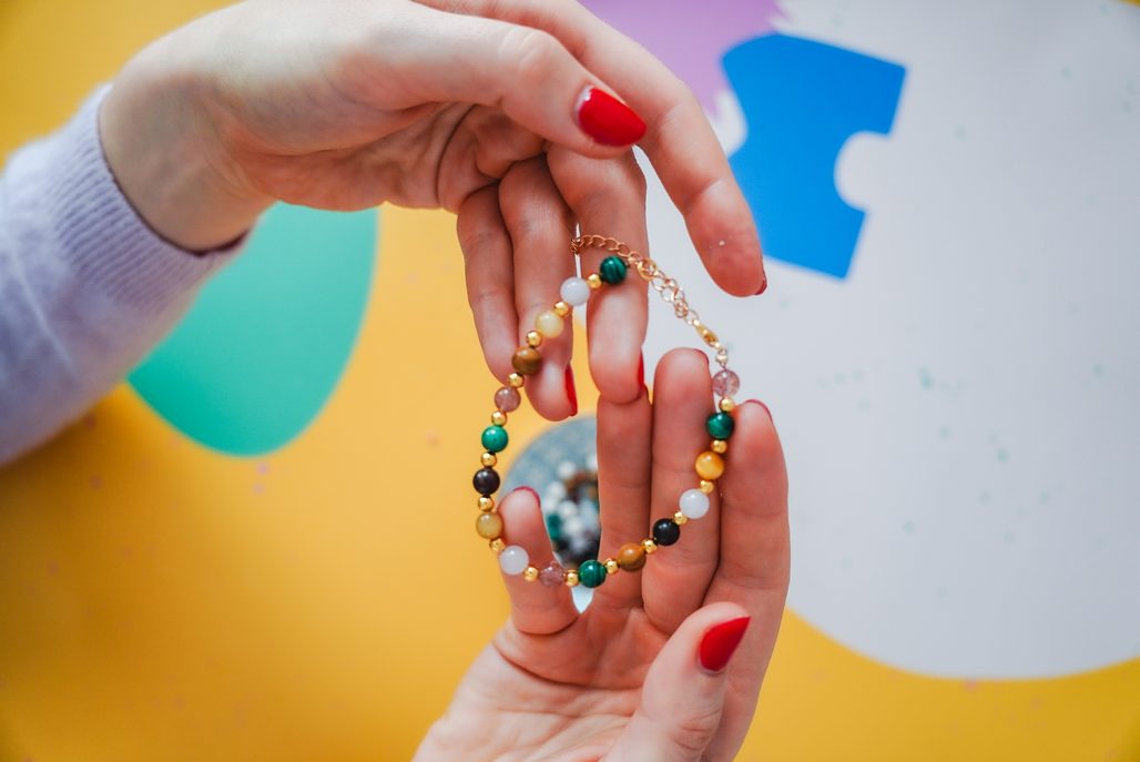 Návod na výrobu podzimního náramku z minerálů