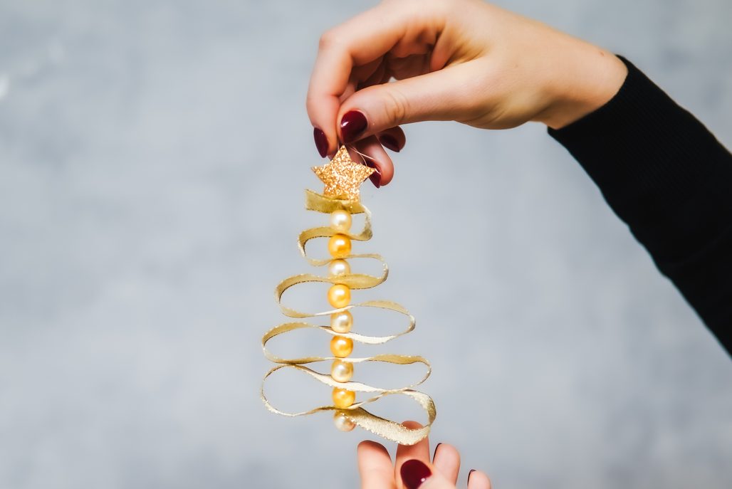 Stromeček ze stuhy a korálků