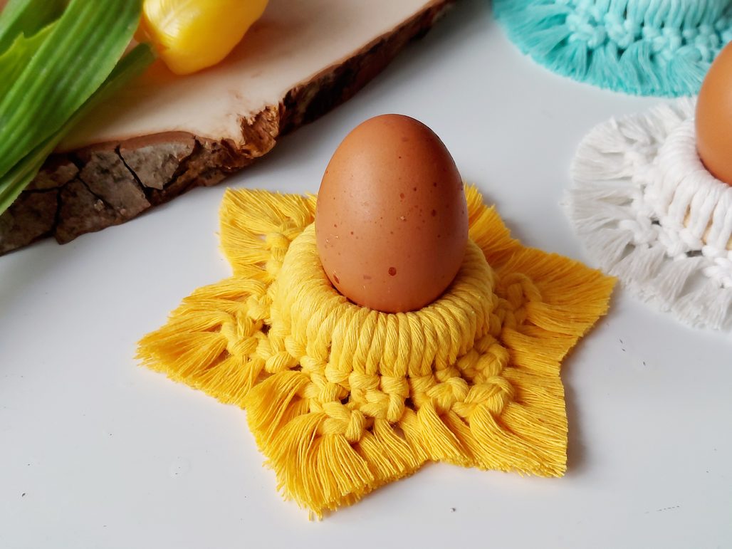 Návod na výrobu macramé stojánku na vajíčka