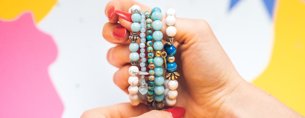 Jak navléknout náramek z minerálů