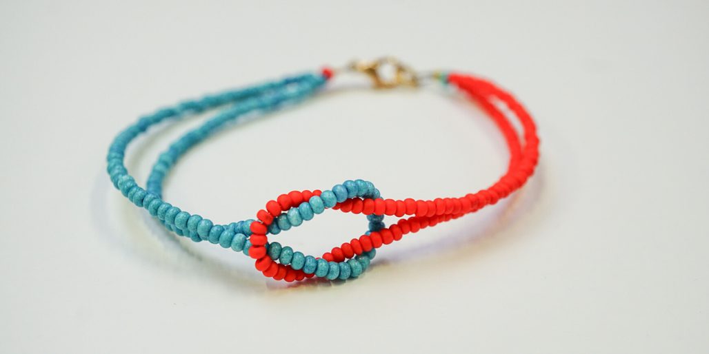 Návod na výrobu propleteného náramku s rokajlem