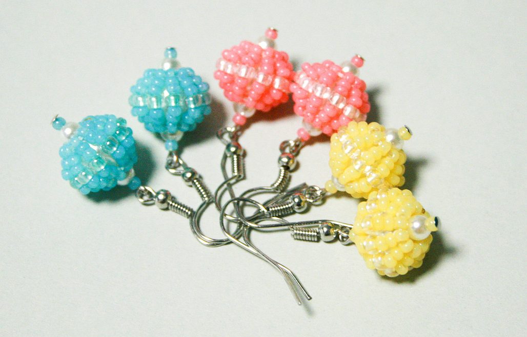 Návod na výrobu růžových sladkých náušnic