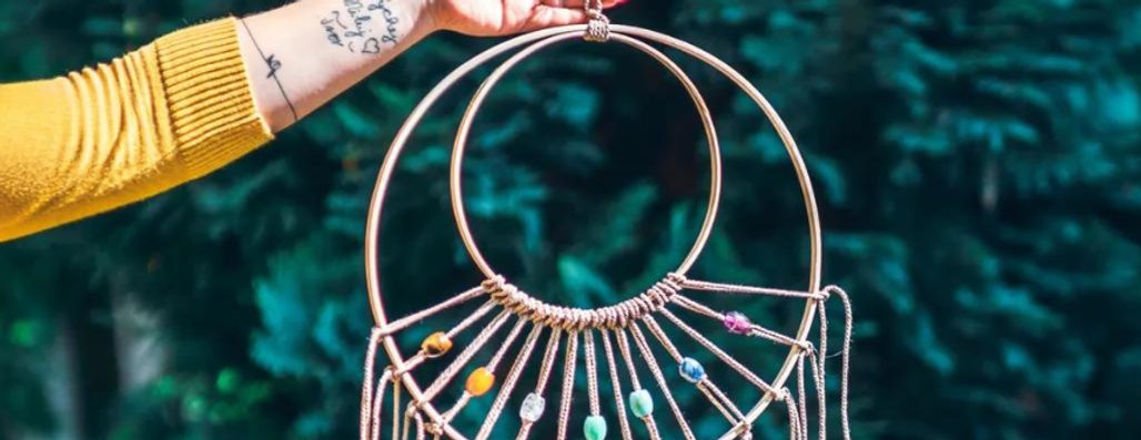 7 DIY návodů na šperky a dekorace pro dokonalou relaxaci