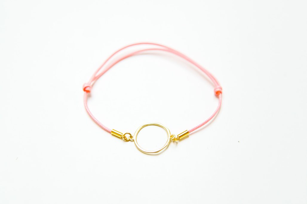 Návod na výrobu růžového Amoracast náramku