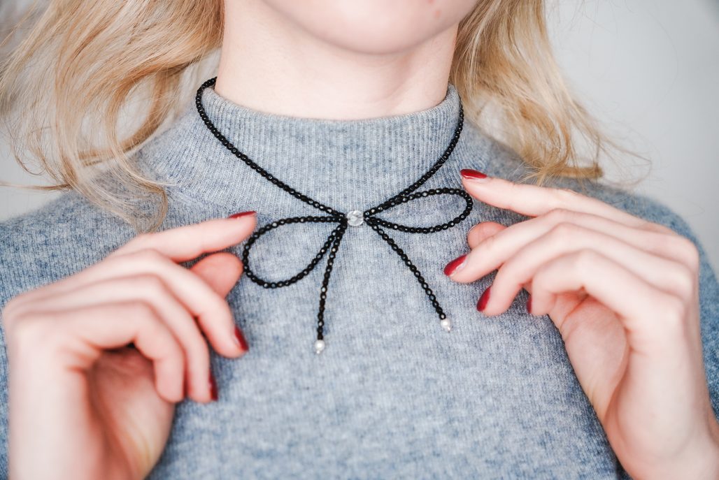 Korálkový náhrdelník s mašličkou