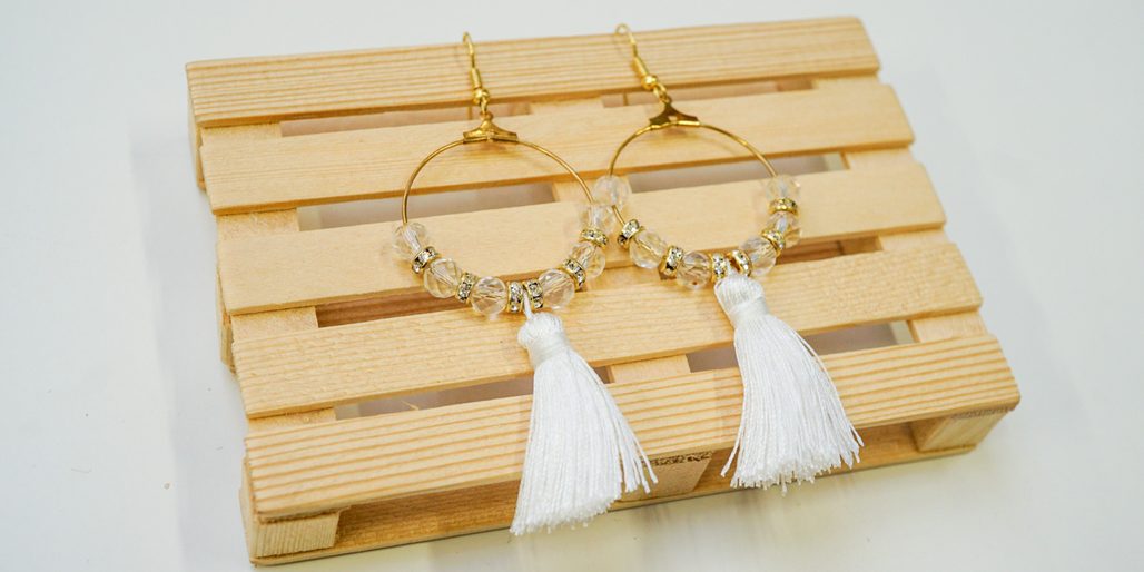 Návod na výrobu kreolí s bílými střapci