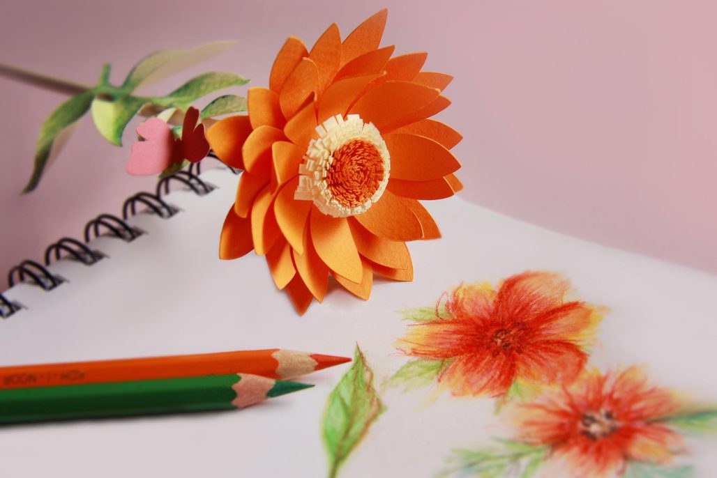 Papírová květina - oranžová gerbera