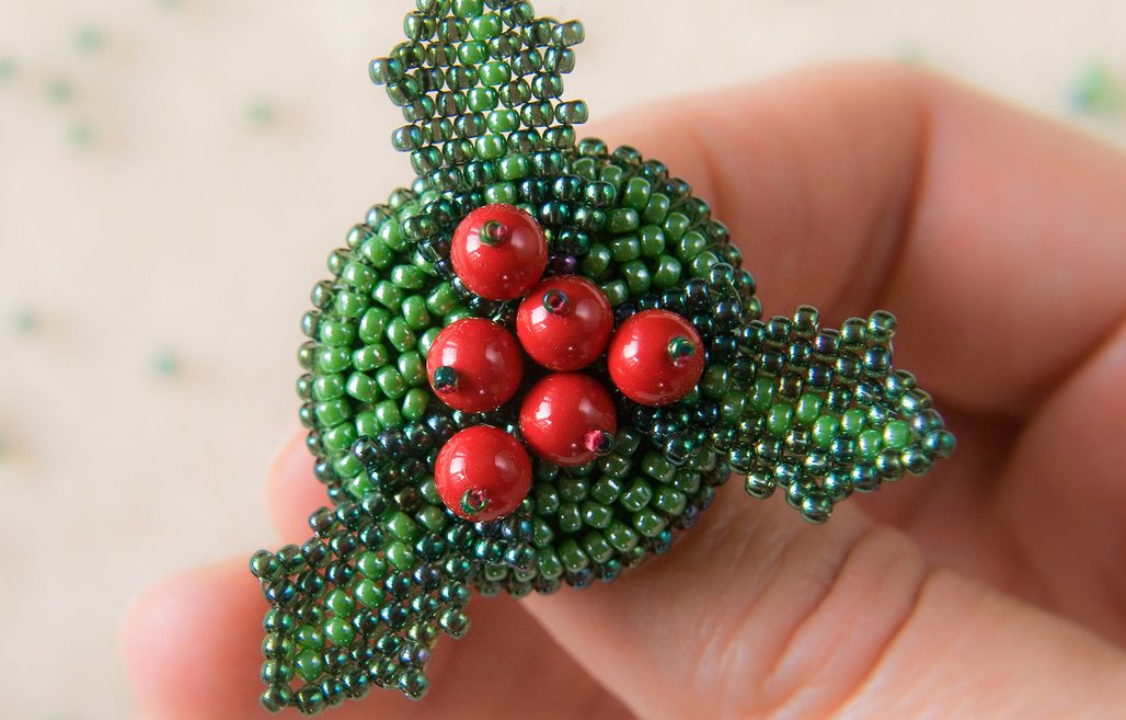 Návod na výrobu brože Cesmína