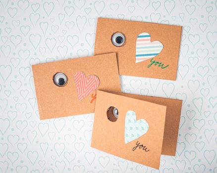 Návod na výrobu mrkacího přáníčka s příšerkou